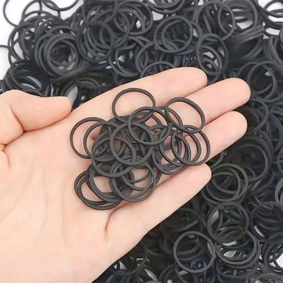 Pequeñas bandas de goma negras
