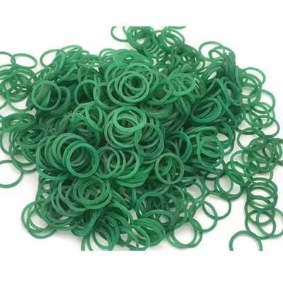 Pequeñas bandas de goma verde